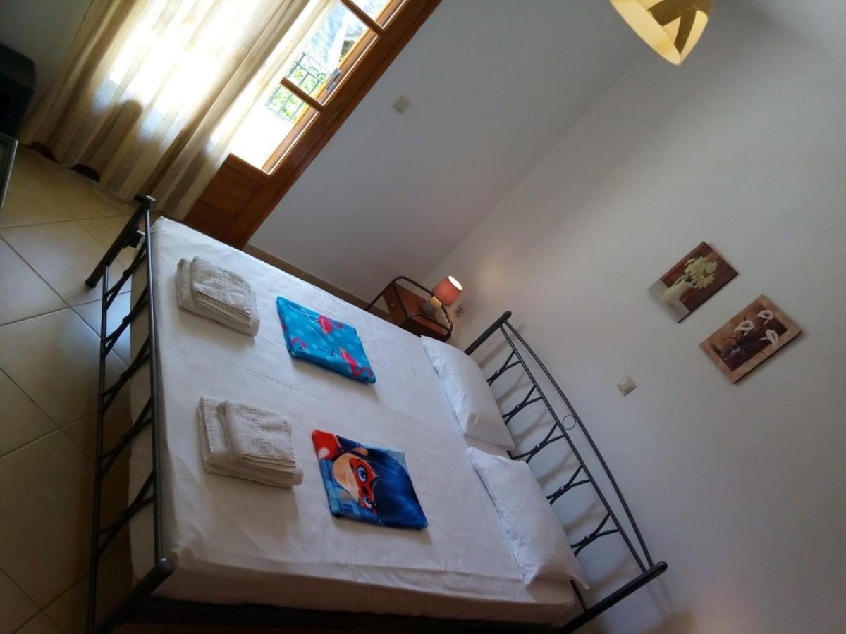 Delicatessen House Apartment Leonídion Екстериор снимка