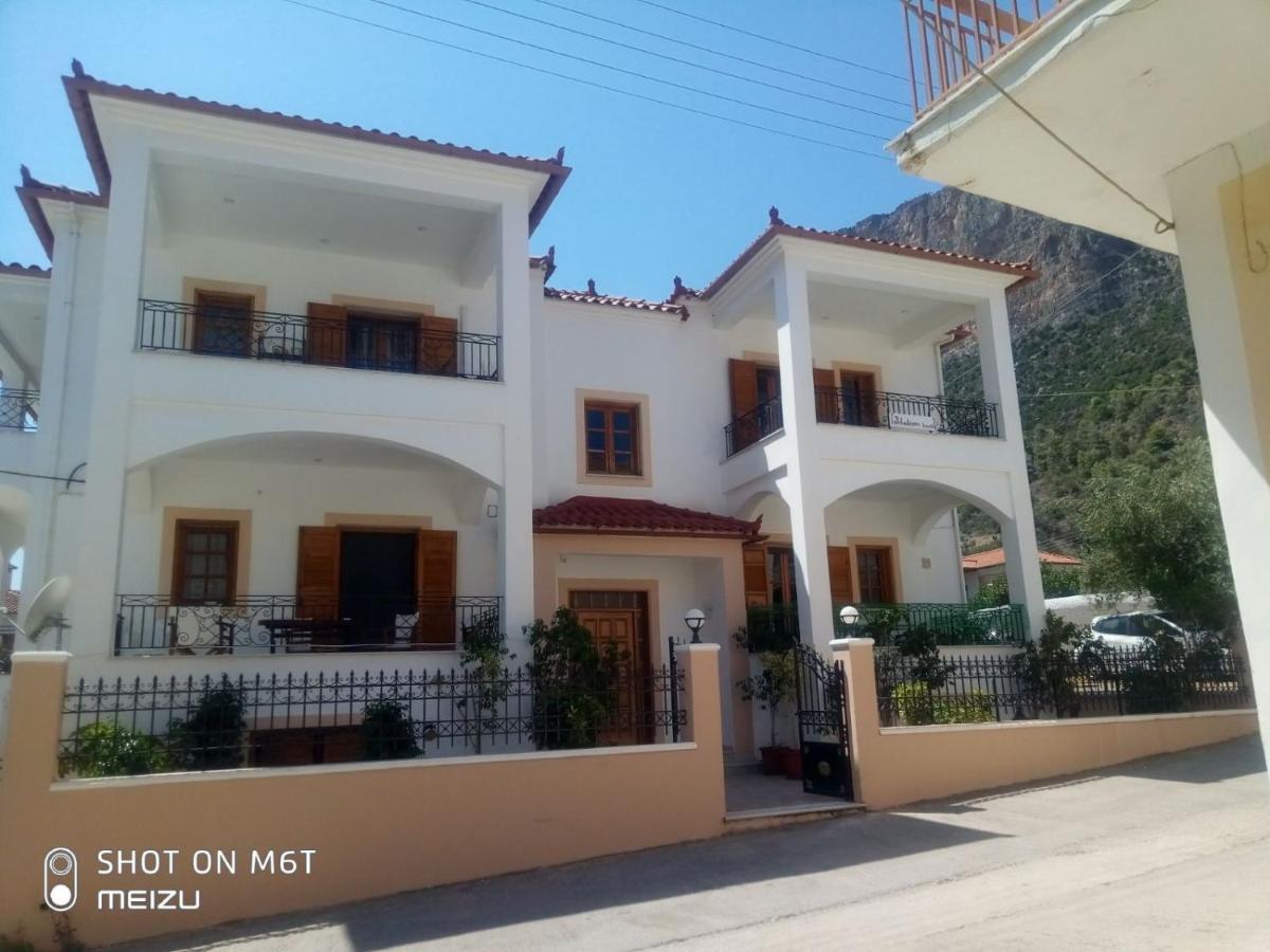 Delicatessen House Apartment Leonídion Екстериор снимка