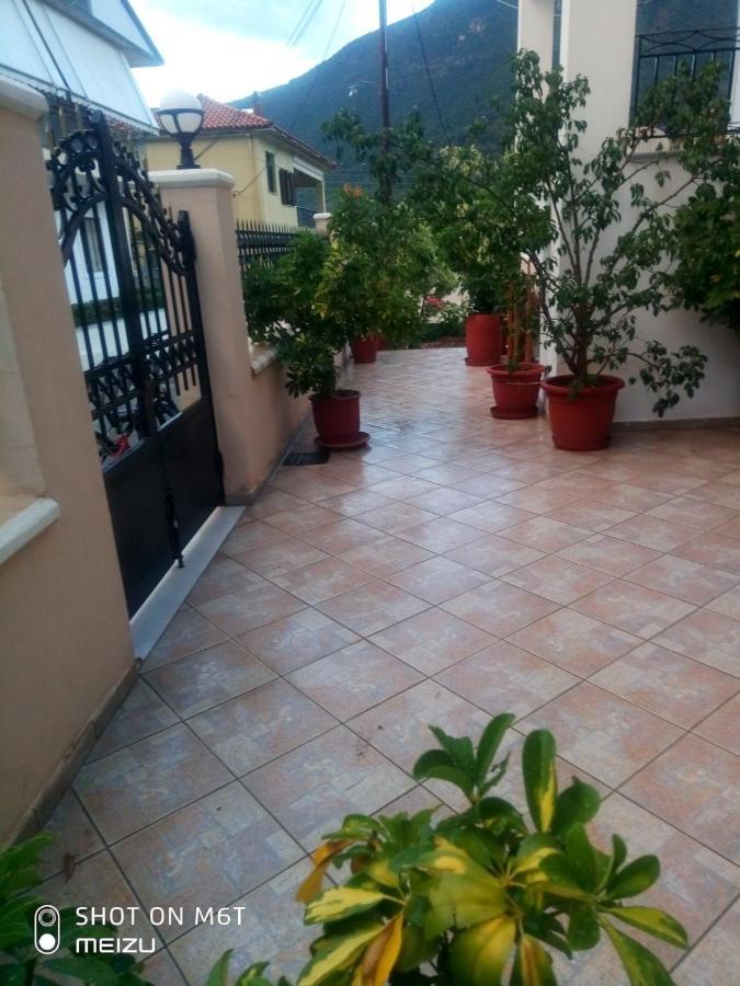 Delicatessen House Apartment Leonídion Екстериор снимка