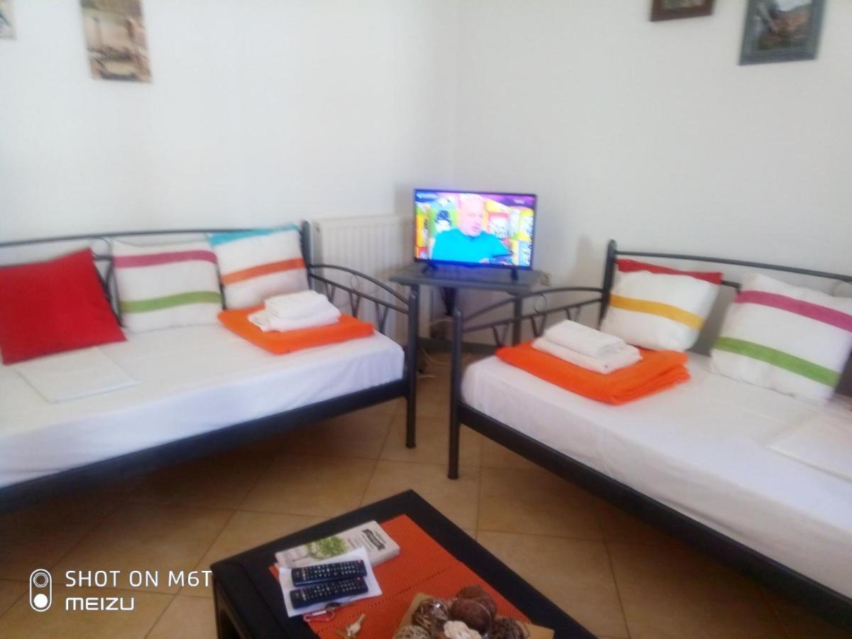 Delicatessen House Apartment Leonídion Екстериор снимка