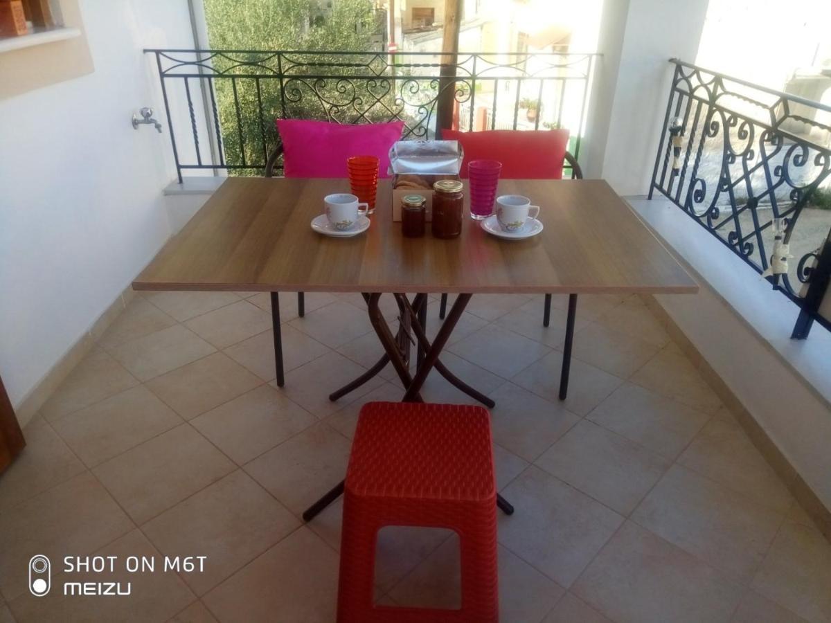 Delicatessen House Apartment Leonídion Екстериор снимка